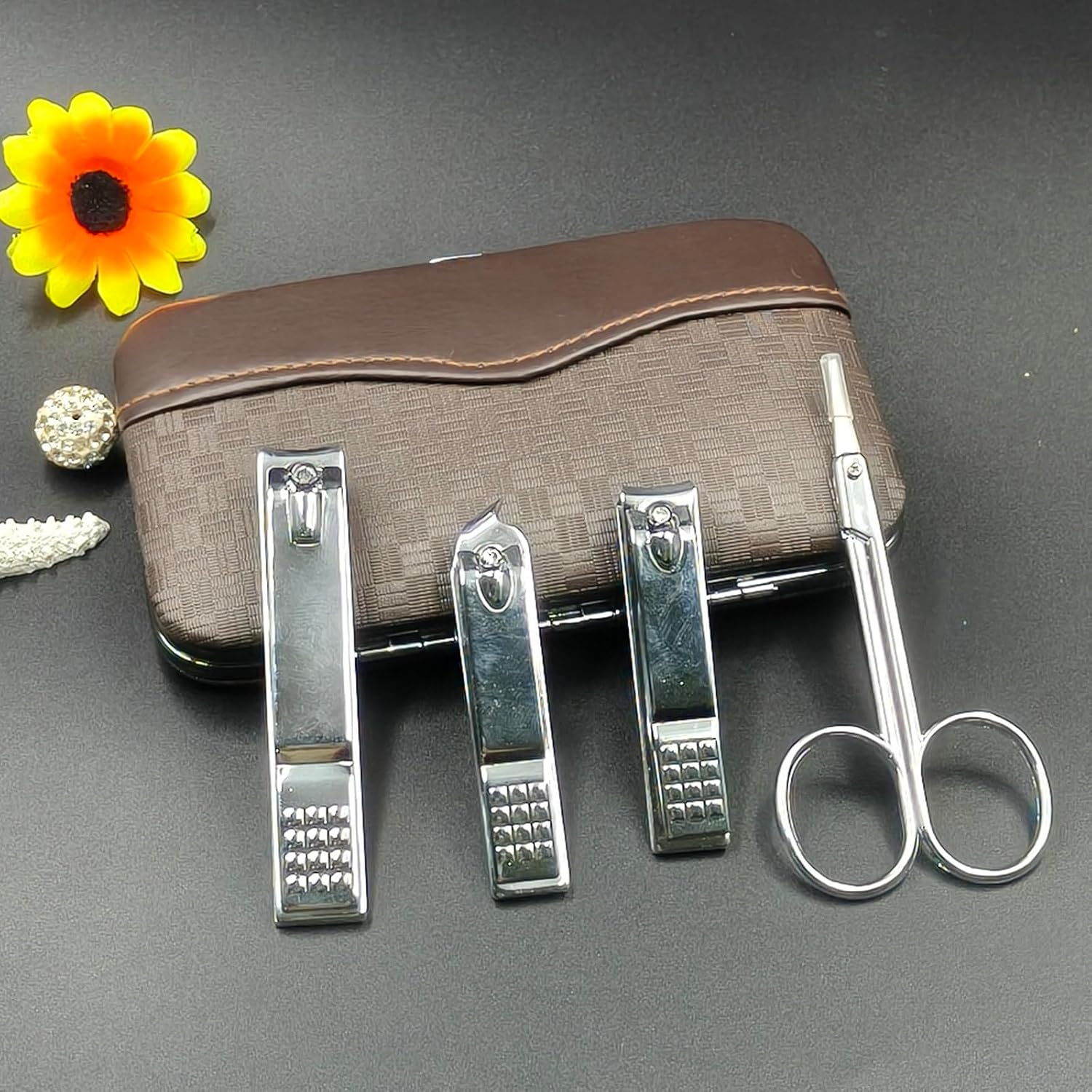 مجموعة أدوات العناية بالأظافر  - مراجعة Men'S Grooming Accessories Kit وسعره